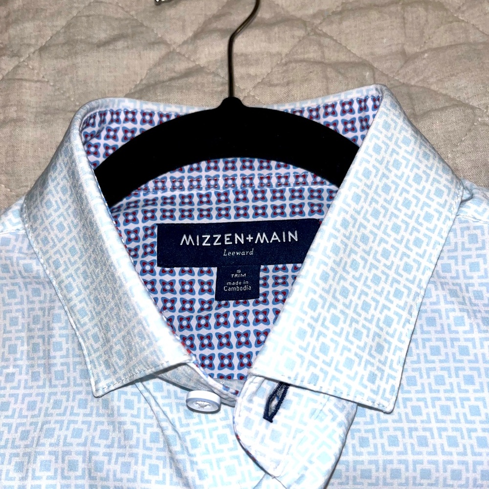 Mizzen+Main Leeward button - down short sleeve shirt. Size Small - Trim